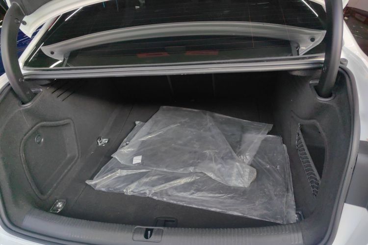 奥迪A4L 2024款 40 TFSI 时尚动感型机舱底盘23