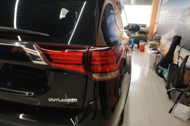 三菱 欧蓝德 2019款 2.0L 两驱畅享版 5座 国VI车身外观9