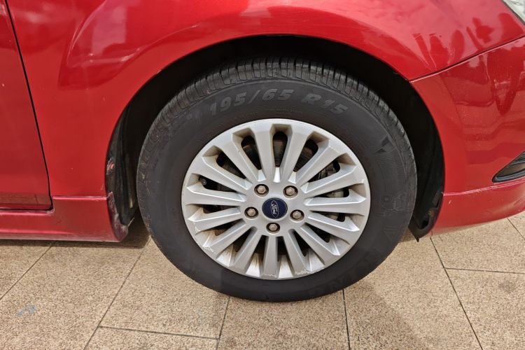 福特 福克斯 2013款 两厢经典 1.8L 自动时尚型车身外观10