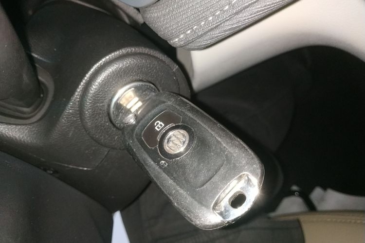 别克GL6 2018款 18T 6座精英型中控内饰11