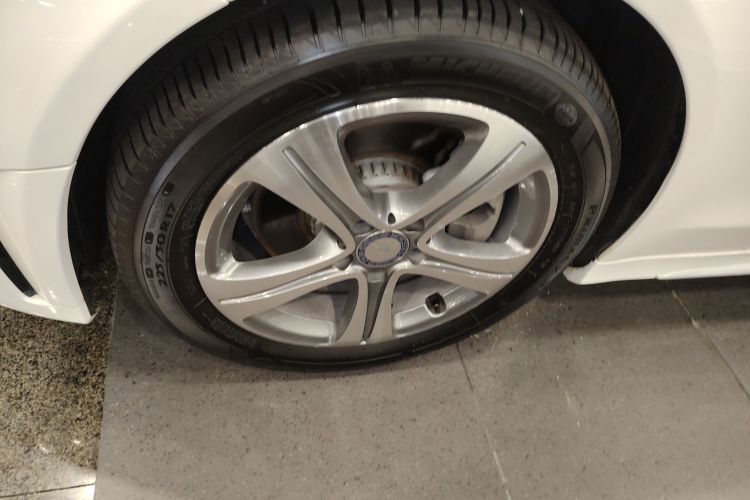 奔驰C级 2019款 改款 C 260 L 运动版车身外观35