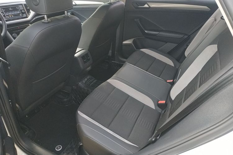 大众 T-ROC探歌 2020款 230TSI DSG两驱进取型中控内饰21