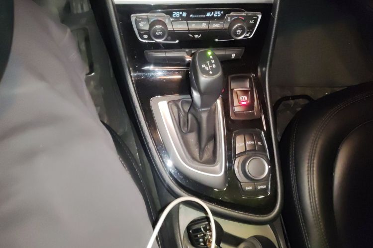 宝马2系旅行车 2016款 218i 领先型中控内饰18