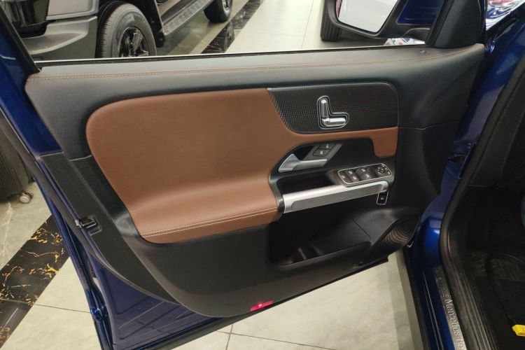 奔驰GLB 2021款 GLB 200 动感型中控内饰7007