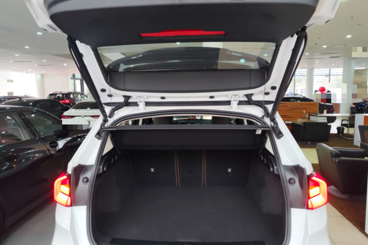 宝马X1 2023款 sDrive25Li X设计套装机舱底盘23