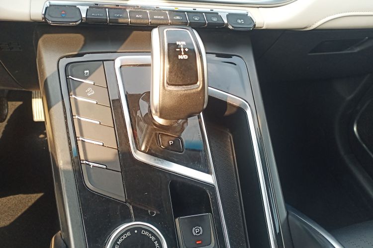 吉利汽车 2022款 博越X 1.8TD DCT智慧型中控内饰18