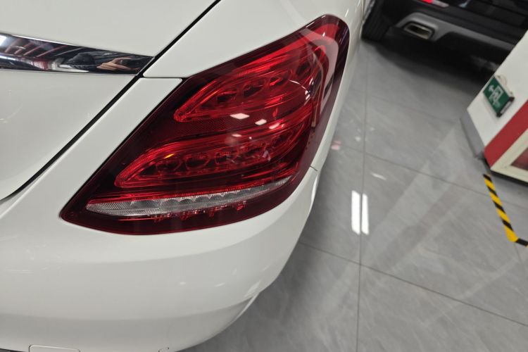 奔驰C级 2017款 C 180 L 运动版车身外观9