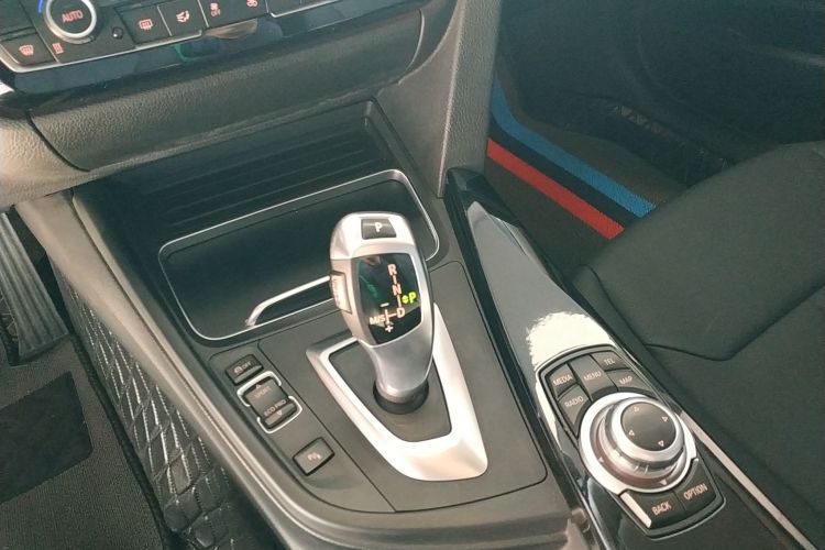 宝马3系 2016款 320Li 时尚型中控内饰18