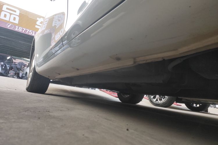 吉利汽车 帝豪 2017款 三厢百万款 1.5L 手动豪华型局部细节9002