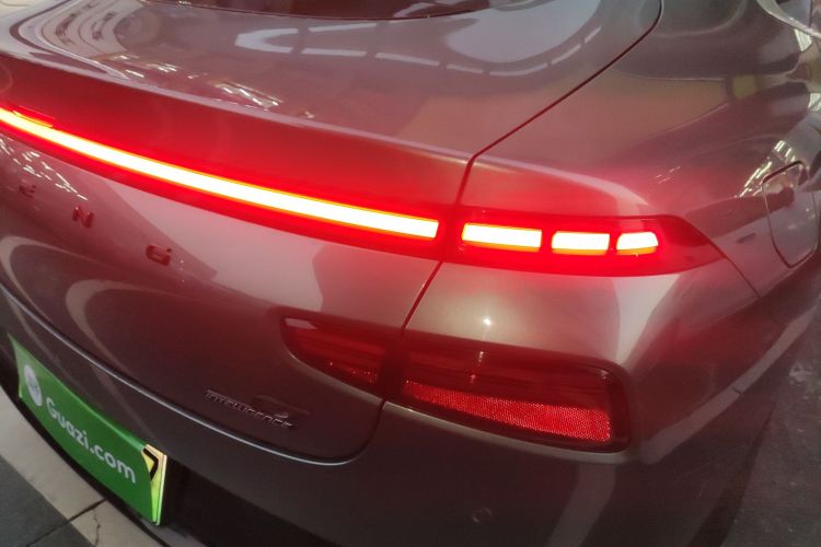 小鹏P7 2023款 P7i 702 Max车身外观9