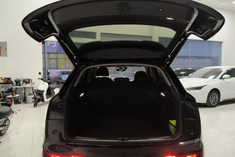 奥迪Q5L 2018款 40 TFSI 荣享时尚型 国V机舱底盘23