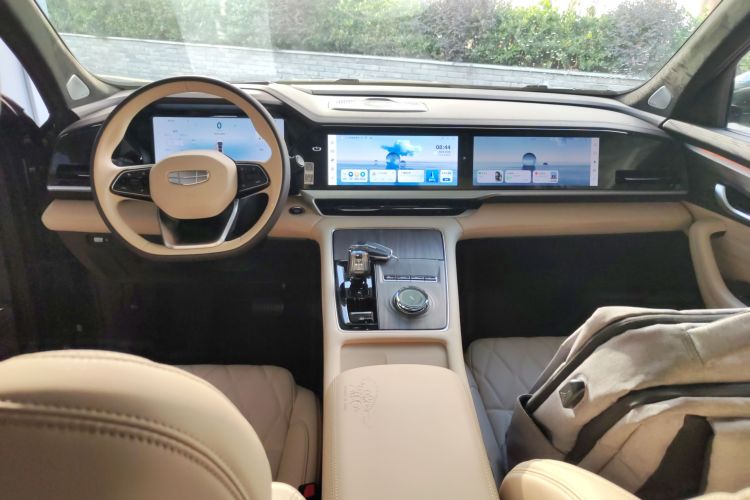 吉利汽车 星越L 2025款 东方曜 2.0TD 自动四驱望月版中控内饰7002