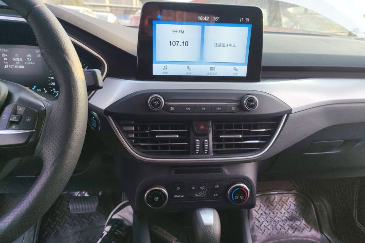 福特 福克斯 2020款 三厢 1.5L 自动锋跃型中控内饰16