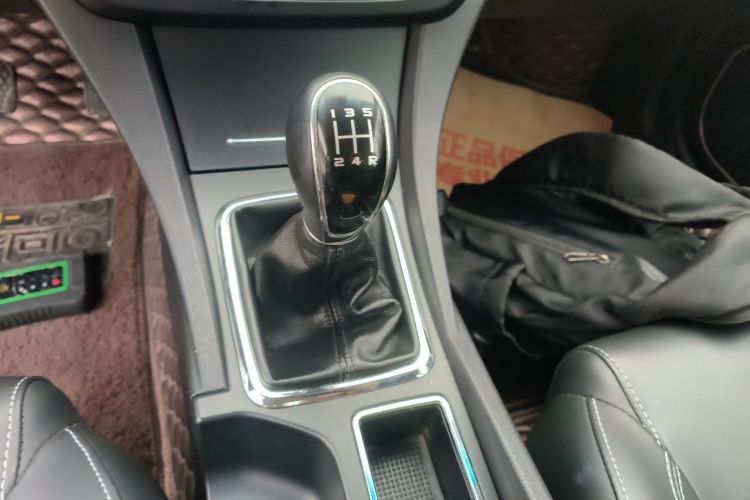 吉利汽车 帝豪 2017款 三厢百万款 1.5L 手动向上版中控内饰18