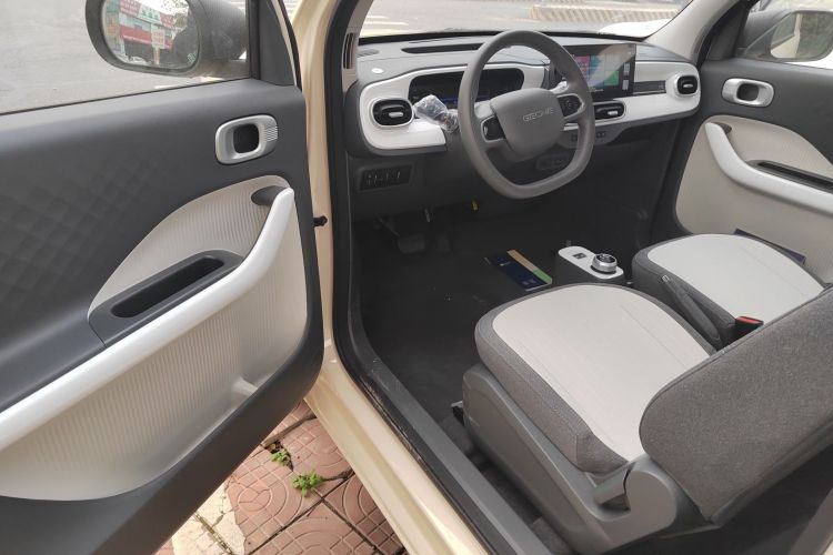 吉利银河 熊猫 2025款 210km 元气熊中控内饰7003