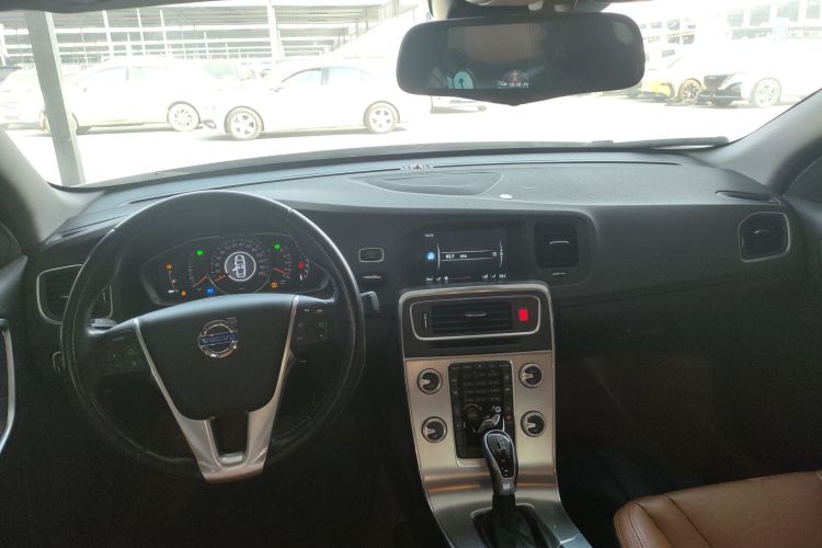 沃尔沃S60 2015款 S60L 2.0T 智远版中控内饰12