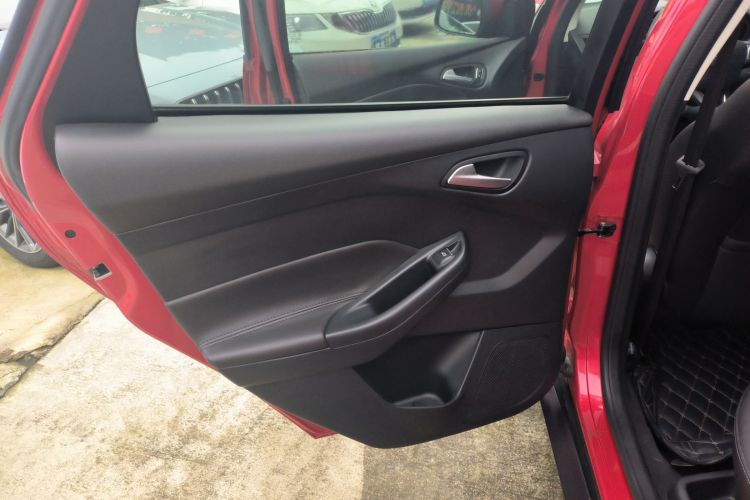 福特 福克斯 2015款 两厢 1.6L 自动风尚型中控内饰7008