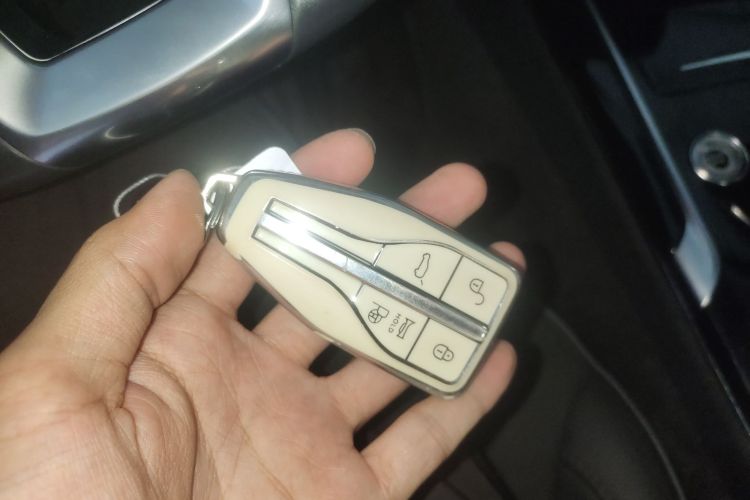 红旗HS5 2022款 改款 2.0T 智联旗享版中控内饰11