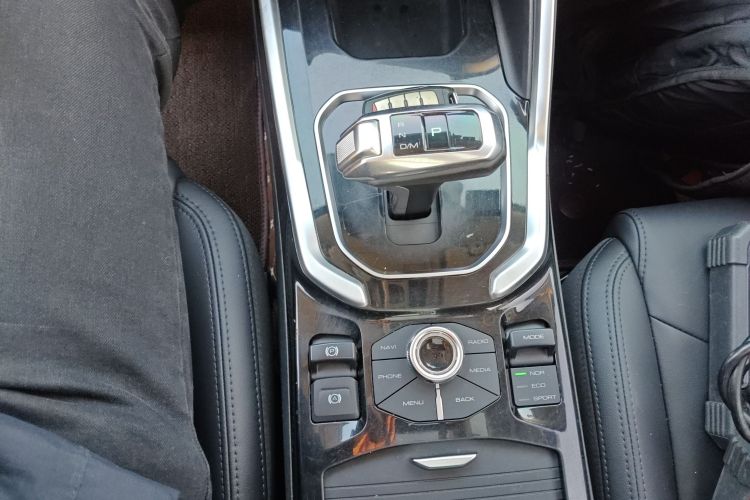 哈弗H6 2017款 红标 2.0T 自动两驱智尚型中控内饰18