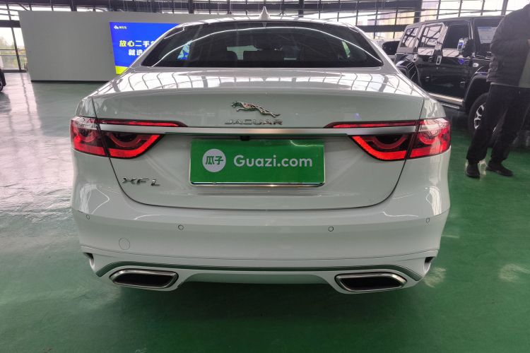 捷豹XFL 2024款 2.0T P250 两驱尊享豪华版车身外观6
