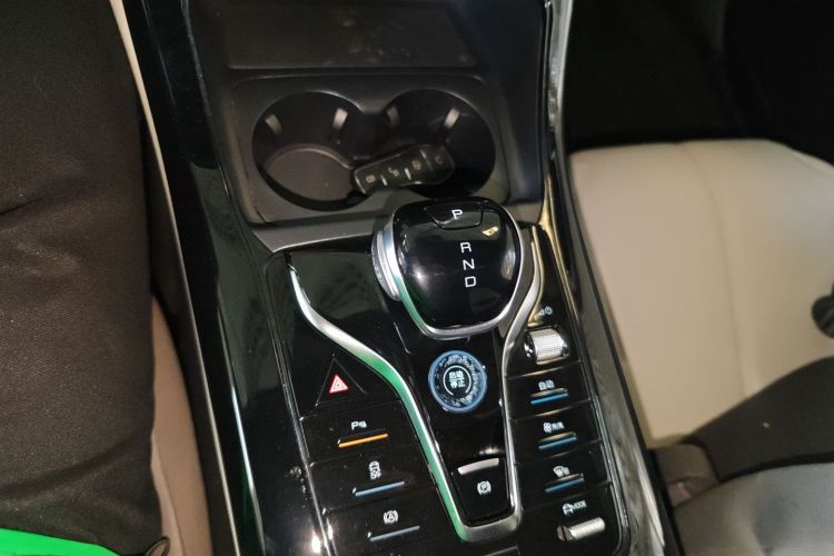 比亚迪 秦PLUS 2024款 荣耀版 DM-i 55KM领先型局部细节18