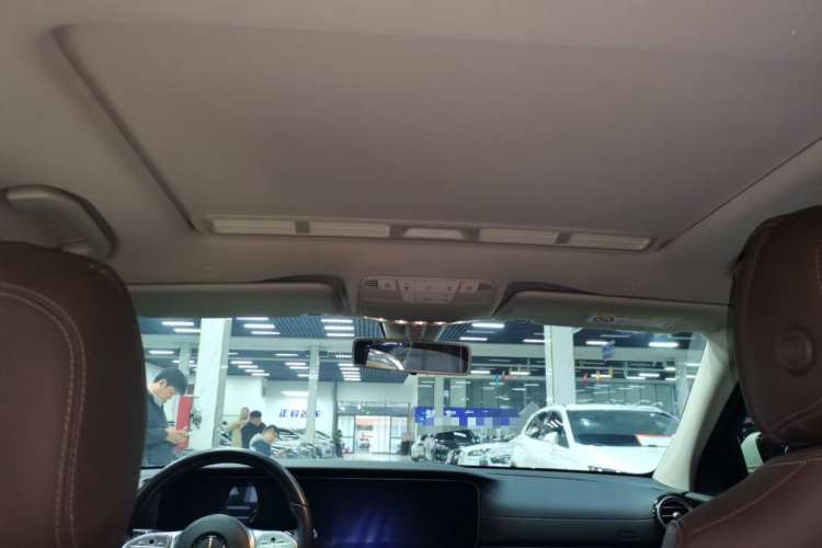 奔驰E级 2019款 E 260 L 运动型中控内饰22