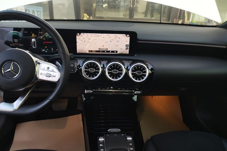 奔驰A级 2021款 A 200 L 运动轿车时尚型中控内饰16