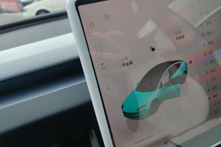 特斯拉 Model 3 2025款 改款 长续航后轮驱动版中控内饰18
