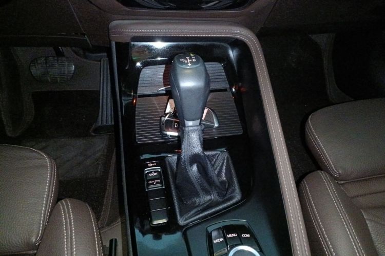 宝马X1 2018款 sDrive18Li 尊享型中控内饰18