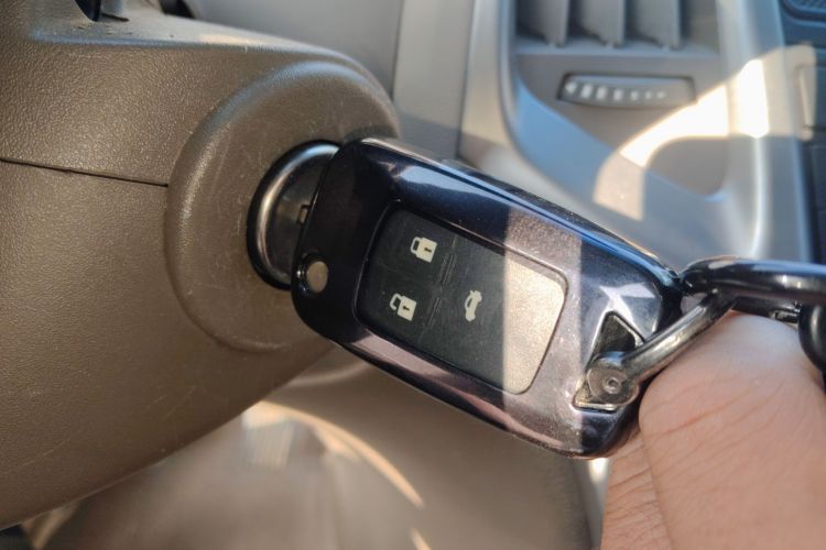 别克 英朗 2013款 GT 1.6L 自动时尚版中控内饰7001