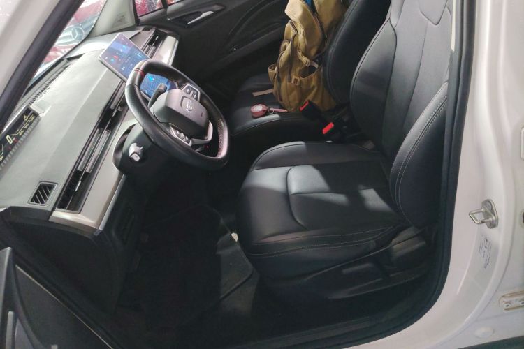 哪吒汽车 哪吒V 2022款 长续航行业定制版中控内饰19