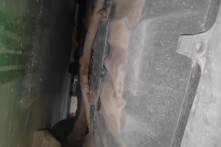 红旗H7 2013款 2.0T 豪华型局部细节9009