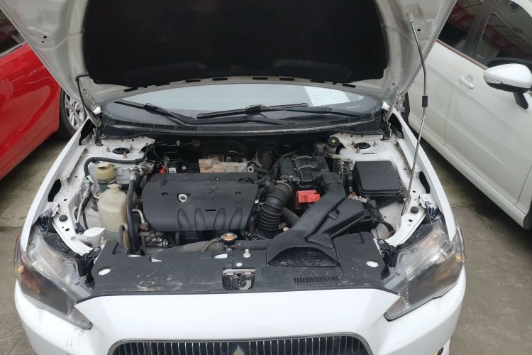 三菱 翼神 2014款 竞速版 1.8L CVT舒适型局部细节24