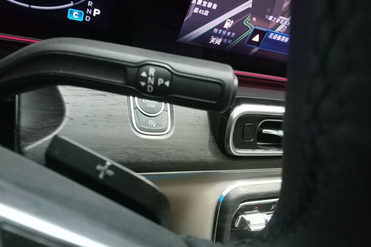 奔驰V级 2024款 V 300 L 长轴距尊贵版中控内饰18