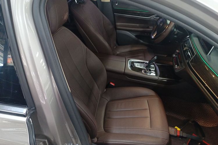 宝马7系 2018款 730Li 领先型 卓越套装局部细节41