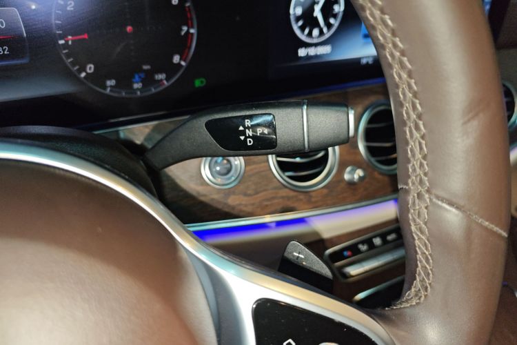 奔驰E级 2019款 E 260 L局部细节18