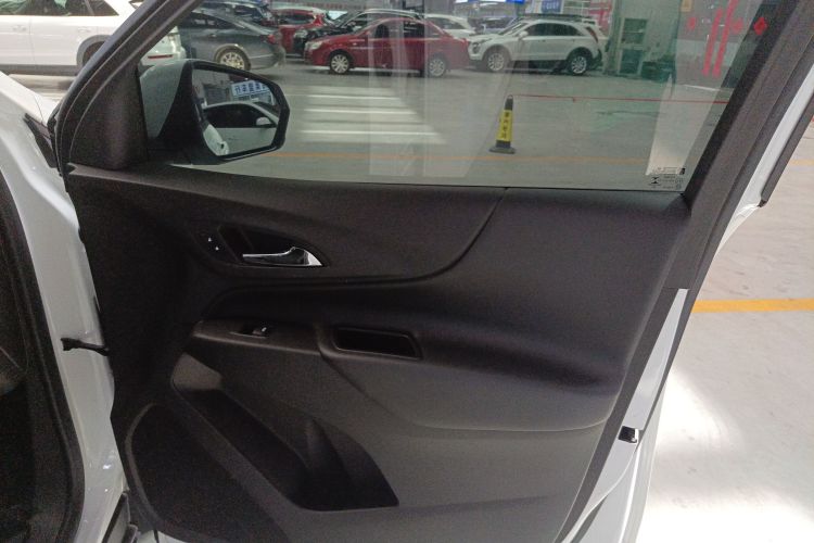 雪佛兰 探界者 2022款 535T 驰界版中控内饰7005