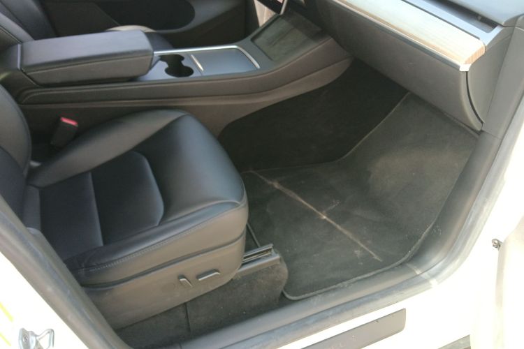 特斯拉 Model Y 2022款 Performance高性能全轮驱动版局部细节41