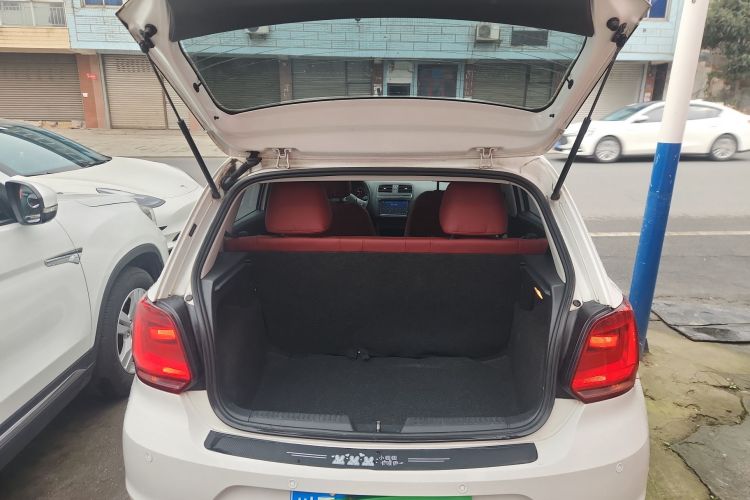 大众 Polo 2016款 1.4L 手动风尚型机舱底盘23