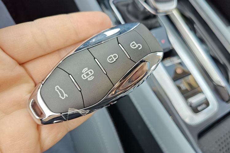 红旗H5 PHEV 2025款 170 超混版中控内饰7001