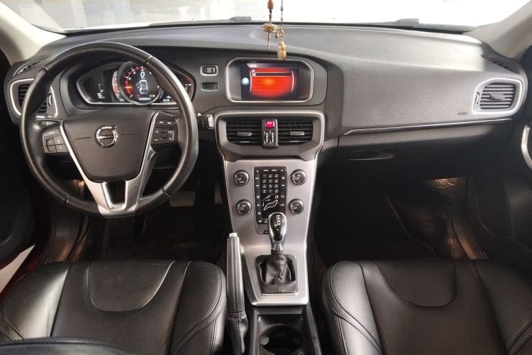 沃尔沃V40 2019款 T3 智雅版中控内饰12