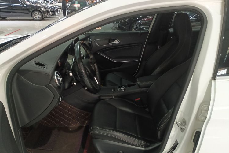 奔驰GLA 2015款 GLA 200 时尚型中控内饰19