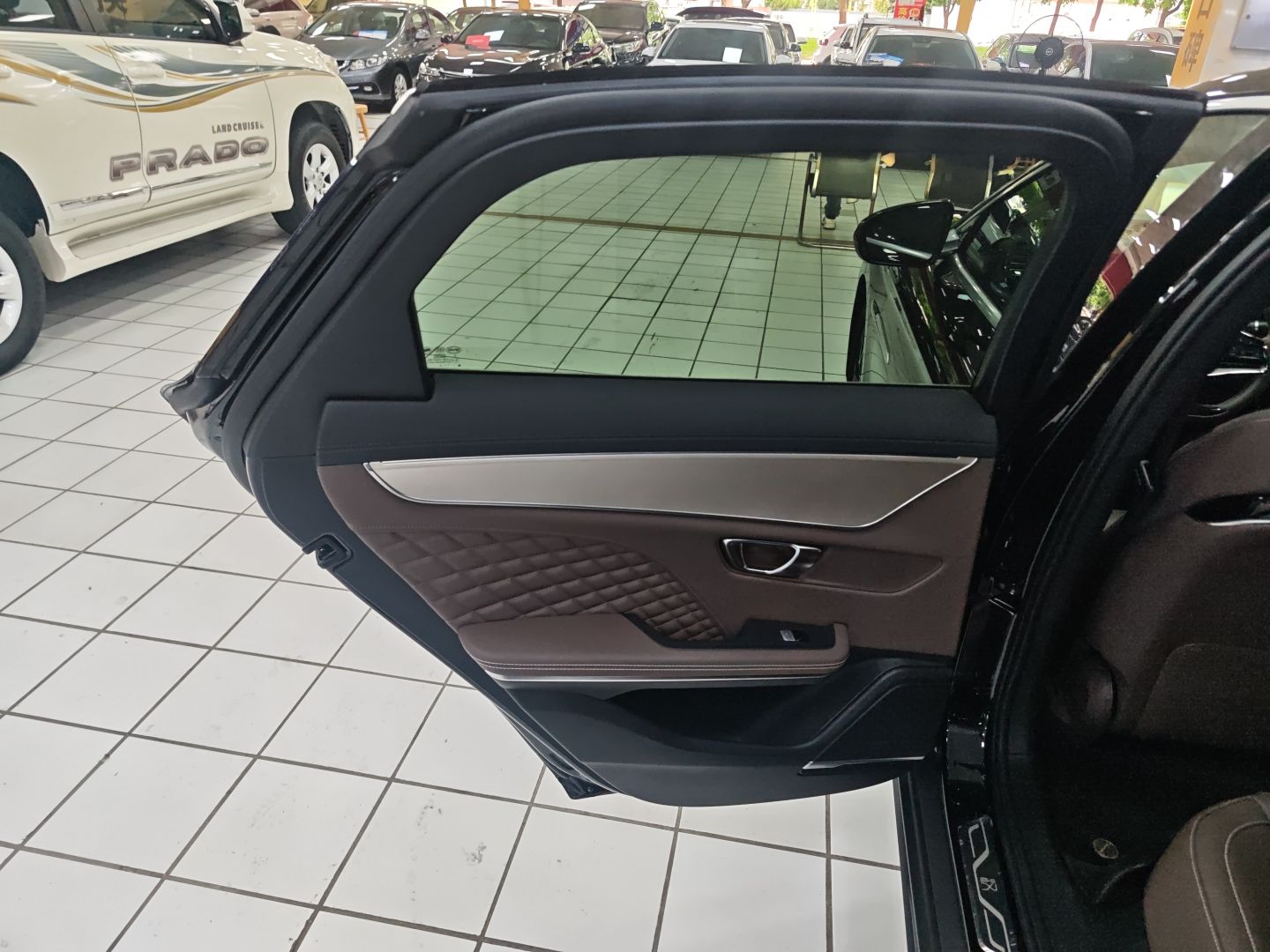 比亚迪 汉 2024款 DM-i 荣耀版 121KM 精英型