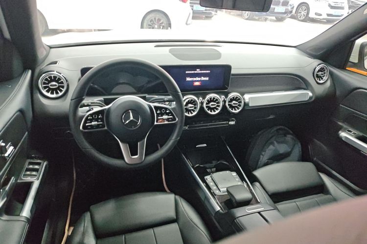 奔驰GLB 2020款 改款 GLB 200 动感型中控内饰12