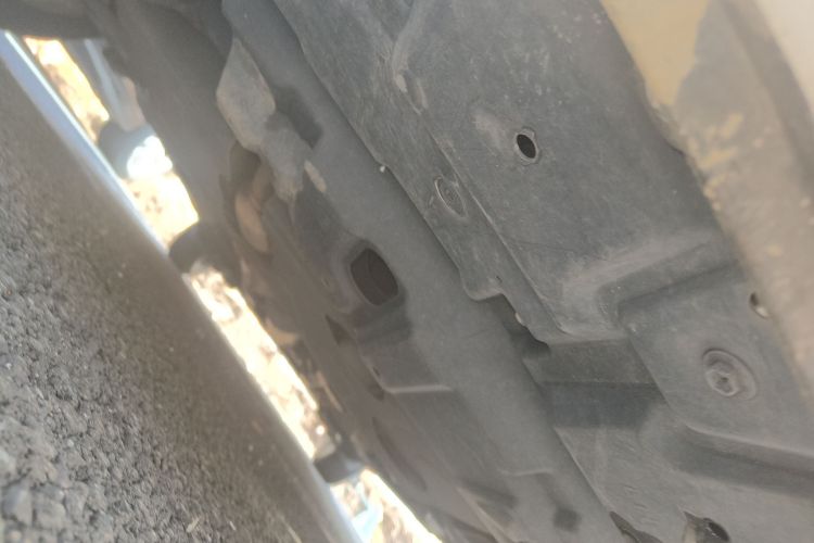 丰田 YARiS L 致炫 2017款 1.5G CVT劲速天窗升级版局部细节9008