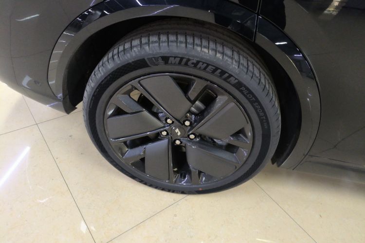 理想汽车 理想L7 2025款 Ultra 智能焕新版车身外观6008