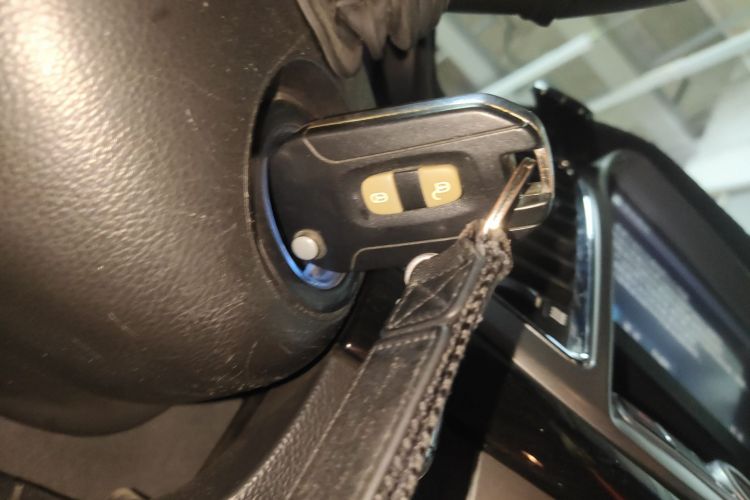 雪佛兰 科帕奇 2014款 2.4L 两驱城市版 7座中控内饰7001