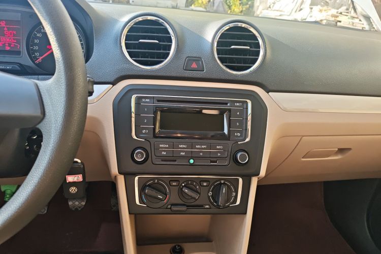 大众 捷达 2015款 质惠版 1.4L 手动舒适型中控内饰16