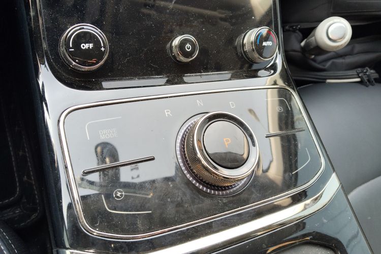 哪吒汽车 2023款 哪吒U-Ⅱ 挑战版 400 U秀 三元锂中控内饰18