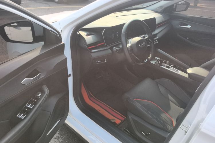 吉利汽车 2024款 缤瑞COOL 1.5T DCT龙腾版中控内饰7003